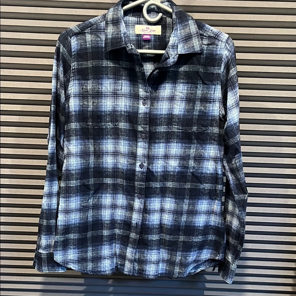 Woman’s Plaid Shirt Size M